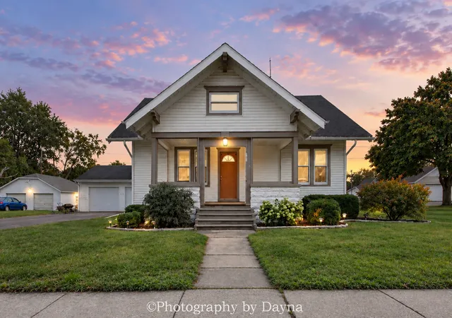 Photo 1 of Single family home for sale at 560 W Beaver St, St. Anne, IL 60964 | MLS# 12785711 | Listing updated on 2026-10-15