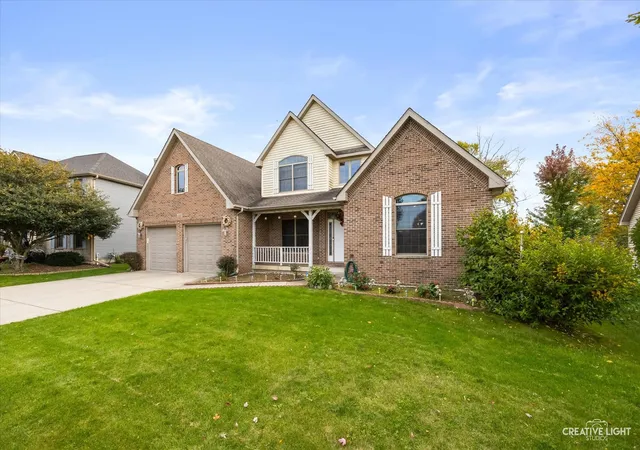 Photo 2 of Single family home for sale at 1222 Bristol Dr W, Sycamore, IL 60178 | MLS# 12785736 | Listing updated on 2026-10-22