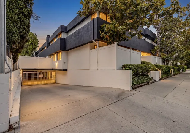 Photo 2 of Condo for sale at 5142 Zelzah Ave #25, Encino, CA 91316 | MLS# 12785739 | Listing updated on 2026-10-22