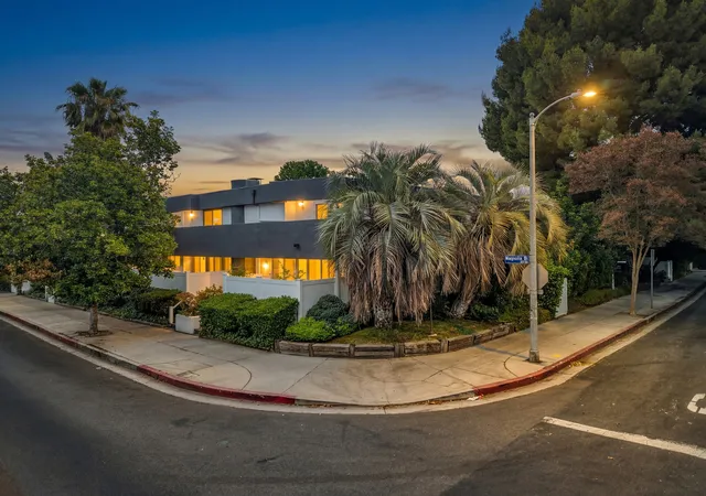 Photo 3 of Condo for sale at 5142 Zelzah Ave #25, Encino, CA 91316 | MLS# 12785739 | Listing updated on 2026-10-22