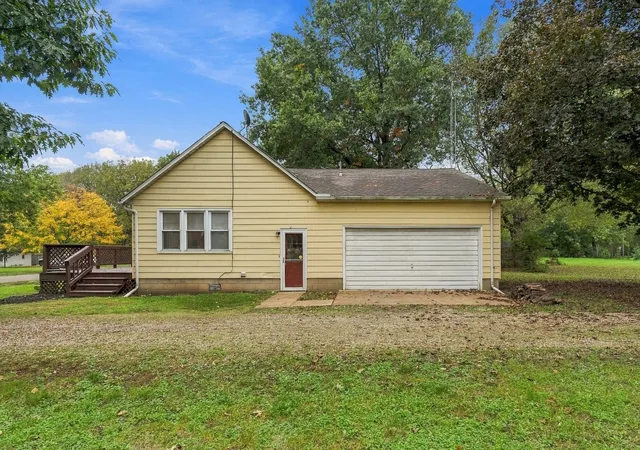 Photo 3 of Sale Pending at 507 Fremont St, Henry, IL 61537 | MLS# 12785758 | Listing updated on 2026-10-20