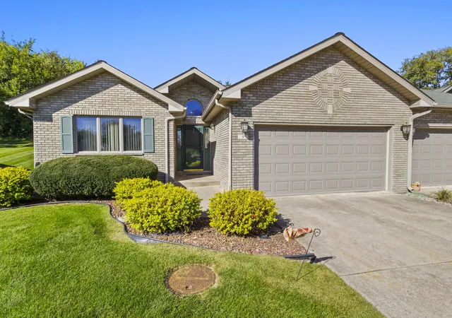 Photo 3 of Multi family home for sale at 9 Hilgert Ct, Grant Park, IL 60940 | MLS# 12785765 | Listing updated on 2026-10-15