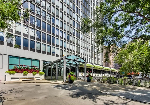 Photo 2 of Condo for sale at 444 W Fullerton Pkwy #2006, Chicago, IL 60614 | MLS# 12785779 | Listing updated on 2026-10-22