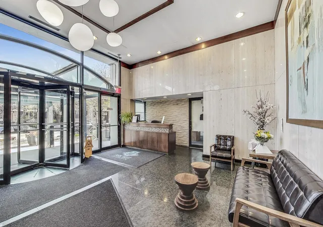 Listing Photo 4 - Condo for sale in building located at 444 W Fullerton Pkwy, Chicago, IL 60614 - Unit #2006