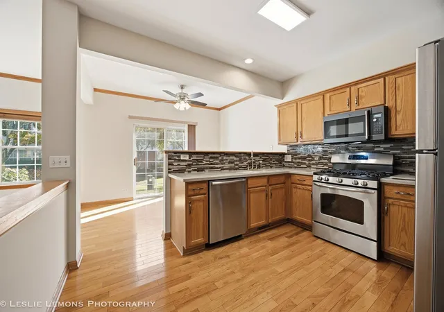 Photo 3 of Townhouse for sale at 303 Bay Dr, Itasca, IL 60143 | MLS# 12785785 | Listing updated on 2026-10-22
