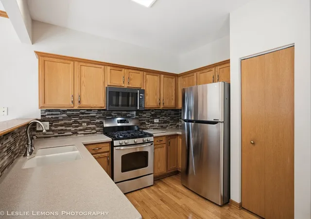 Photo 4 of Townhouse for sale at 303 Bay Dr, Itasca, IL 60143 | MLS# 12785785 | Listing updated on 2026-10-22