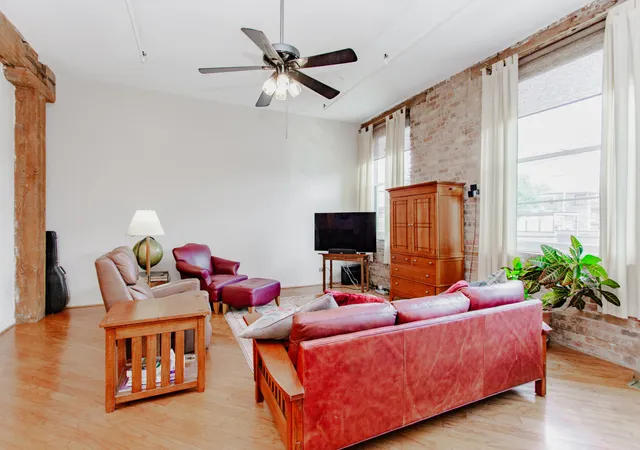 Photo 4 of Condo for sale at 5235 N Ravenswood Ave #11, Chicago, IL 60640 | MLS# 12785786 | Listing updated on 2026-10-22