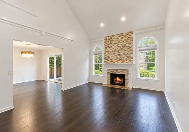 Photo 3 of Townhouse for sale at 11124 Indian Woods Dr, Indian Head Park, IL 60525 | MLS# 12785791 | Listing updated on 2026-10-20