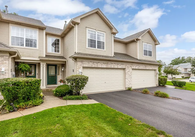 Townhouse for sale at 347 Gladstone Ln, Elgin, IL 60120 | MLS# 12785813