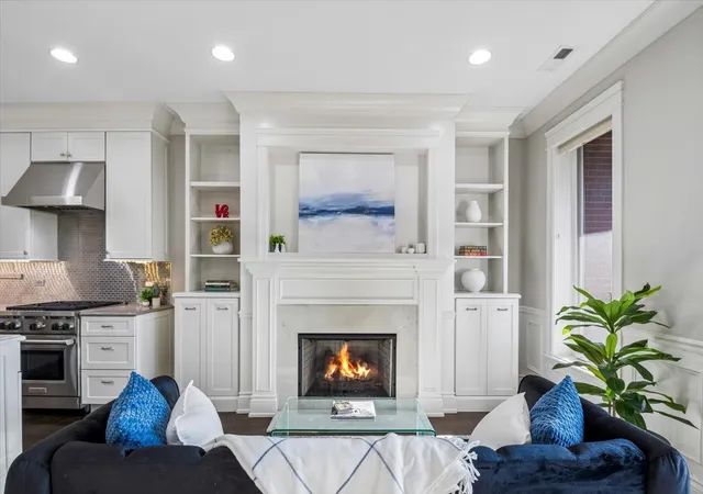 Photo 1 of Condo for sale at 4245 N Lincoln Ave #4, Chicago, IL 60618 | MLS# 12785816 | Listing updated on 2026-10-23
