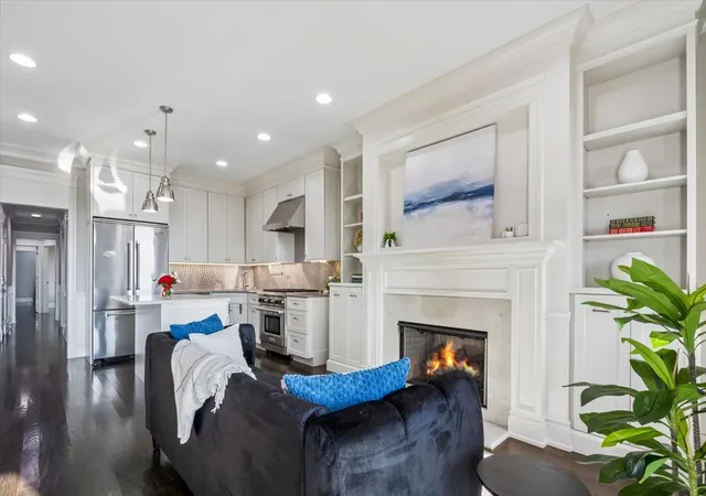 Photo 2 of Condo for sale at 4245 N Lincoln Ave #4, Chicago, IL 60618 | MLS# 12785816 | Listing updated on 2026-10-23
