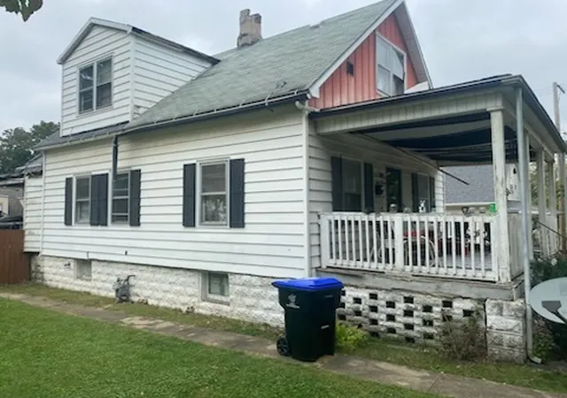 Photo 3 of Single family home for sale at 603 S Clinton St, Bloomington, IL 61701 | MLS# 12785820 | Listing updated on 2026-10-23