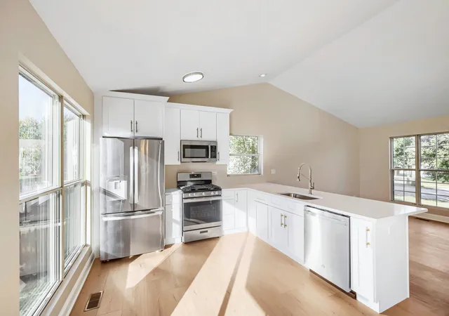 Photo 4 of Single family home for sale at 479 Bluebird Dr, Bolingbrook, IL 60440 | MLS# 12785835 | Listing updated on 2026-10-23