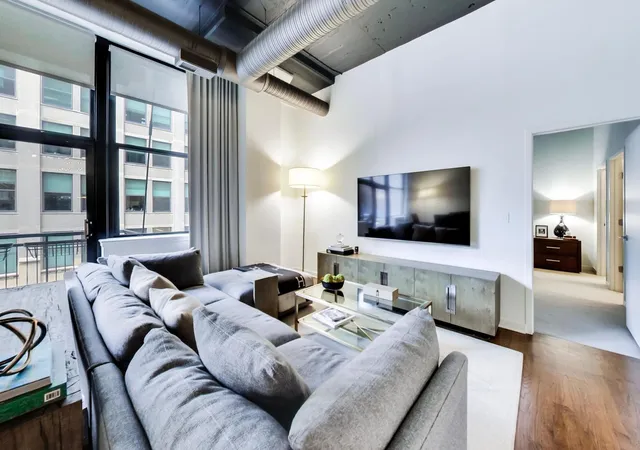Photo 2 of Condo for sale at 547 S Clark St #401, Chicago, IL 60605 | MLS# 12785846 | Listing updated on 2026-10-20