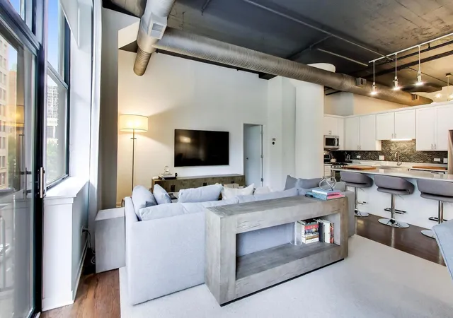 Photo 3 of Condo for sale at 547 S Clark St #401, Chicago, IL 60605 | MLS# 12785846 | Listing updated on 2026-10-20