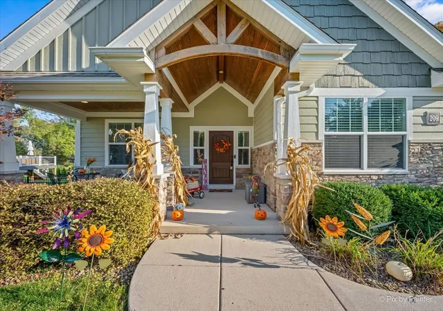 Photo 3 of Single family home for sale at 209 Burr Oak Cir, Elgin, IL 60124 | MLS# 12785848 | Listing updated on 2026-10-23