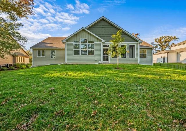 Photo 4 of Single family home for sale at 209 Burr Oak Cir, Elgin, IL 60124 | MLS# 12785848 | Listing updated on 2026-10-23