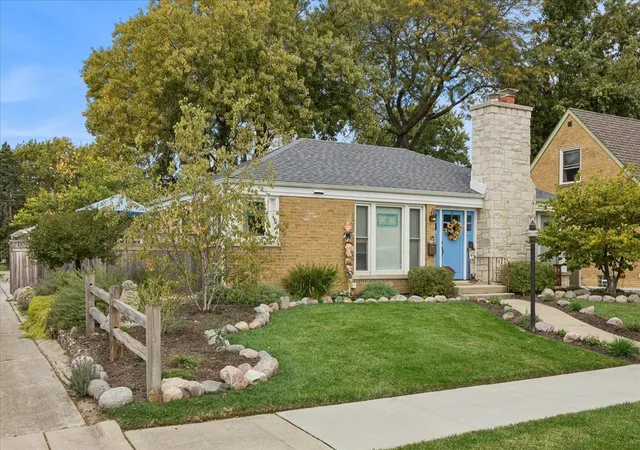 Photo 2 of Single family home for sale at 2542 S 6th Avenue, North Riverside, IL 60546 | MLS# 12785850 | Listing updated on 2026-10-21