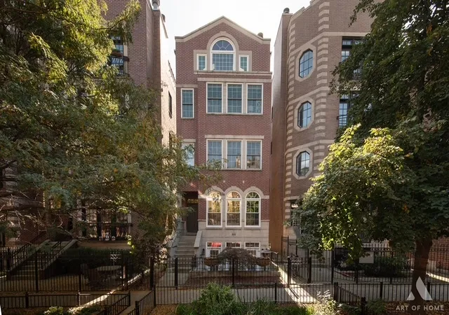 Condo for sale at 909 W Roscoe St #1, Chicago, IL 60657 | MLS# 12785851