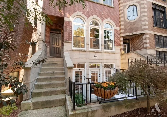 Photo 1 of Condo for sale at 909 W Roscoe St #1, Chicago, IL 60657 | MLS# 12785851 | Listing updated on 2026-10-18