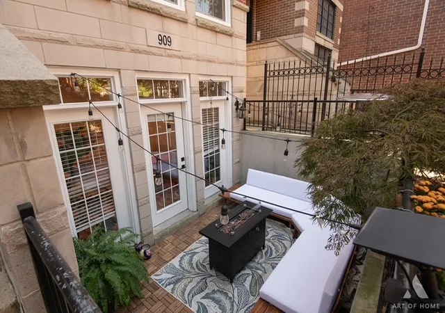 Photo 2 of Condo for sale at 909 W Roscoe St #1, Chicago, IL 60657 | MLS# 12785851 | Listing updated on 2026-10-18