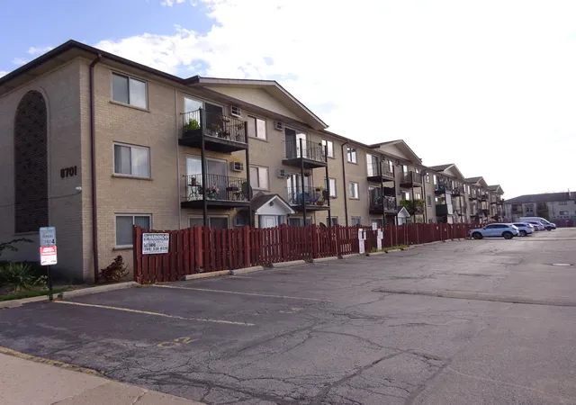 Photo 2 of Condo for sale at 8701 W Foster Ave #209, Chicago, IL 60656 | MLS# 12785858 | Listing updated on 2026-10-20