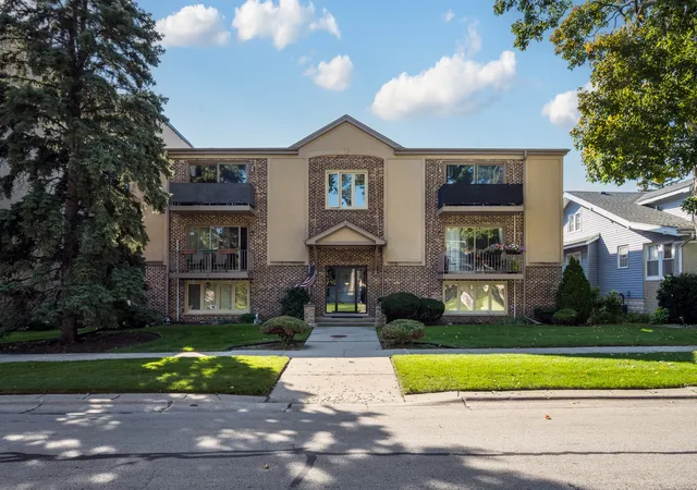 Photo 1 of Sale Pending at 1611 Ashland Ave #303, Des Plaines, IL 60016 | MLS# 12785866 | Listing updated on 2026-10-16