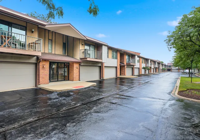 Photo 3 of Condo for sale at 821 Oakton St #104, Elk Grove Village, IL 60007 | MLS# 12785870 | Listing updated on 2026-10-20