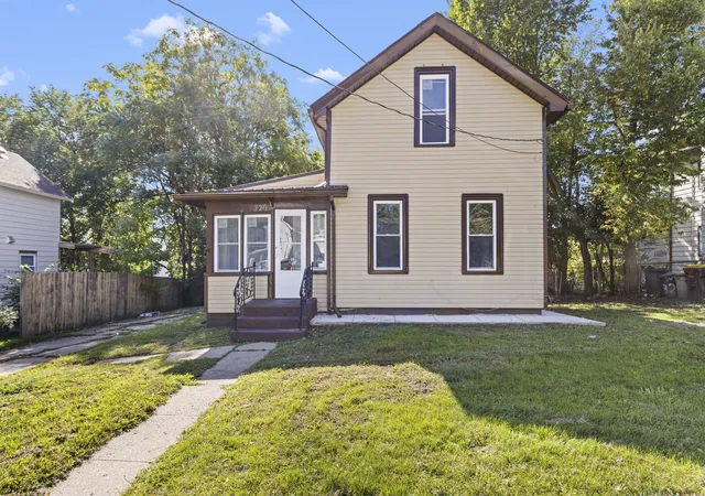 Photo 1 of Single family home for sale at 320 Lincoln Ave, Rockford, IL 61102 | MLS# 12785890 | Listing updated on 2026-10-21