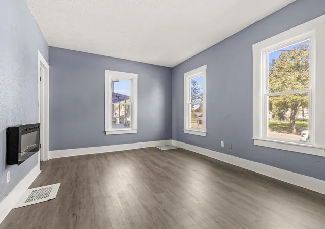 Photo 4 of Single family home for sale at 320 Lincoln Ave, Rockford, IL 61102 | MLS# 12785890 | Listing updated on 2026-10-21