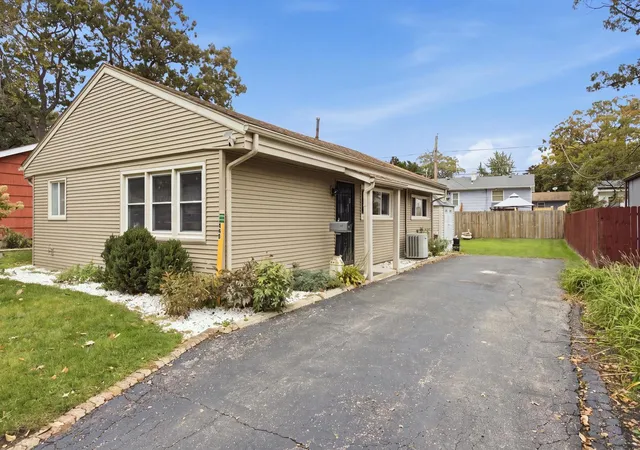 Photo 1 of Single family home for sale at 448 N Lake Shore Dr, Mundelein, IL 60060 | MLS# 12785893 | Listing updated on 2026-10-22