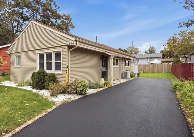 Photo 2 of Single family home for sale at 448 N Lake Shore Dr, Mundelein, IL 60060 | MLS# 12785893 | Listing updated on 2026-10-22