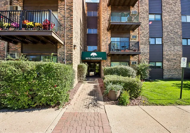 Listing Photo 1 - Condo for sale in building located at 8970 N Parkside Ave, Des Plaines, IL 60016 - Unit #304