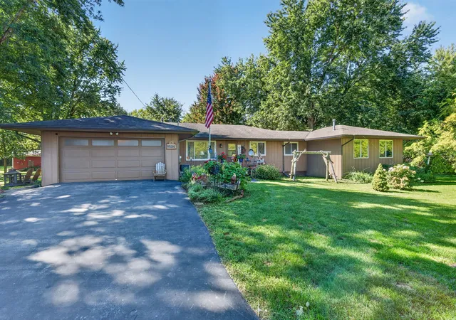 Photo 2 of Single family home for sale at 5240 Pine Blf Rd, Morris, IL 60450 | MLS# 12785908 | Listing updated on 2026-10-20