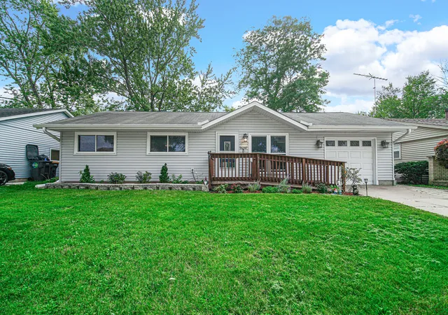 Photo 1 of Single family home for sale at 741 Surrey Dr, Streamwood, IL 60107 | MLS# 12785909 | Listing updated on 2026-10-21