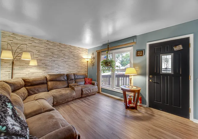 Photo 4 of Single family home for sale at 741 Surrey Dr, Streamwood, IL 60107 | MLS# 12785909 | Listing updated on 2026-10-21