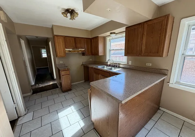 Photo 4 of Single family home for sale at 10517 S Cottage Grv Ave, Chicago, IL 60628 | MLS# 12785912 | Listing updated on 2026-10-20