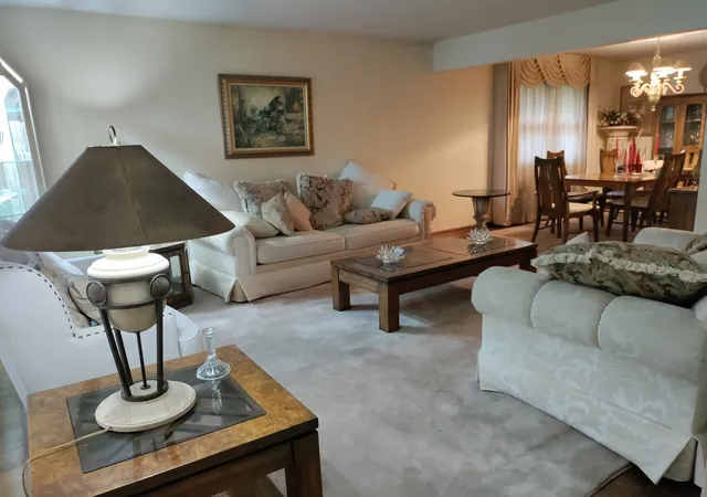 Photo 4 of Single family home for sale at 7801 Surrey Dr, Darien, IL 60561 | MLS# 12785937 | Listing updated on 2026-10-21
