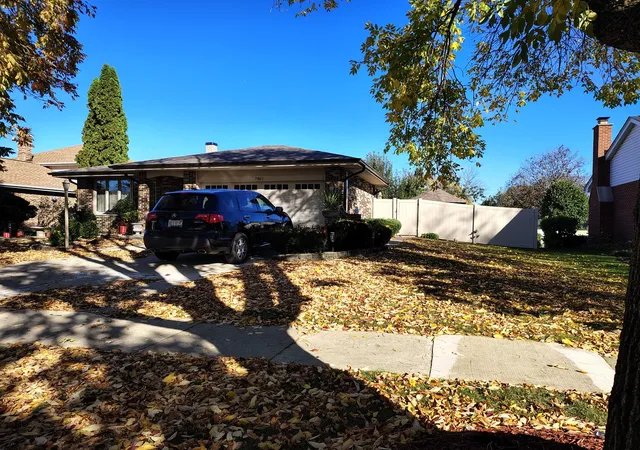 Photo 2 of Single family home for sale at 7801 Surrey Dr, Darien, IL 60561 | MLS# 12785937 | Listing updated on 2026-10-21