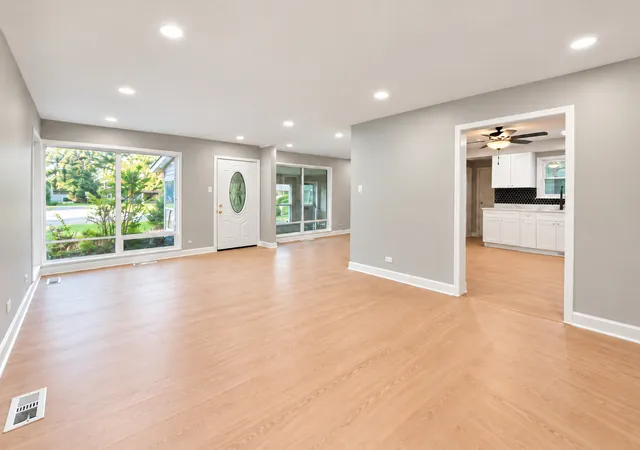 Photo 3 of Single family home for sale at 306 Wayne St, Park Forest, IL 60466 | MLS# 12785943 | Listing updated on 2026-10-21