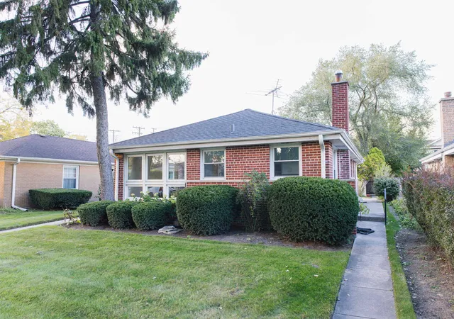 Photo 1 of Single family home for sale at 4440 Palma Pl, Skokie, IL 60076 | MLS# 12785947 | Listing updated on 2026-10-22