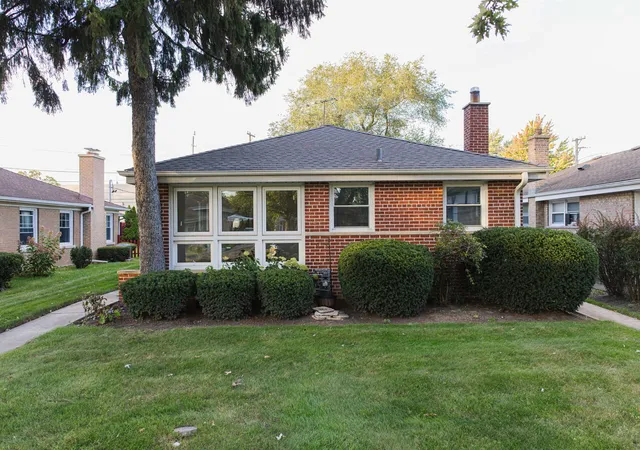 Photo 2 of Single family home for sale at 4440 Palma Pl, Skokie, IL 60076 | MLS# 12785947 | Listing updated on 2026-10-22