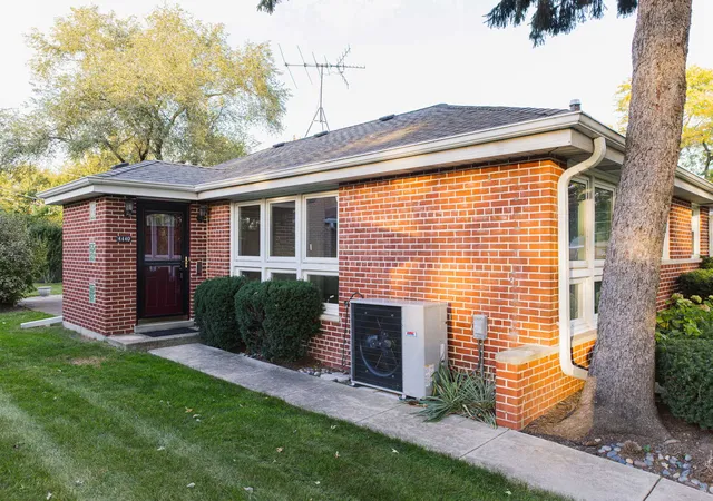 Photo 3 of Single family home for sale at 4440 Palma Pl, Skokie, IL 60076 | MLS# 12785947 | Listing updated on 2026-10-22