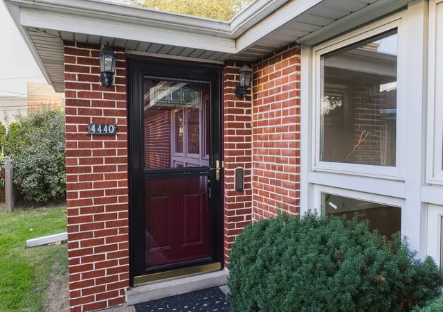 Photo 4 of Single family home for sale at 4440 Palma Pl, Skokie, IL 60076 | MLS# 12785947 | Listing updated on 2026-10-22