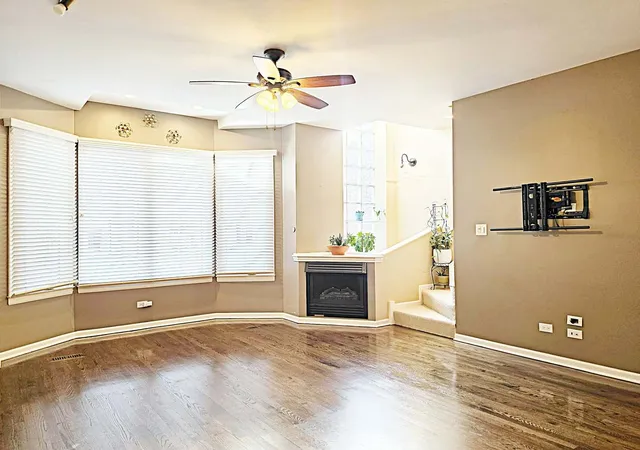 Photo 3 of Townhouse for sale at 4240 N Kenmore Ave #3N, Chicago, IL 60613 | MLS# 12785955 | Listing updated on 2026-10-22