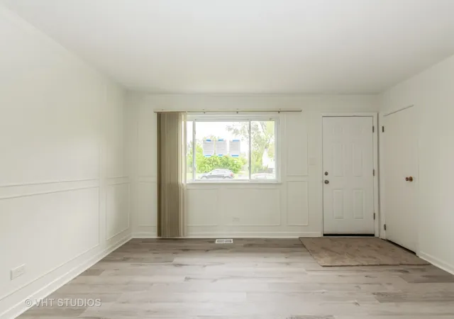 Photo 2 of Single family home for sale at 352 Boston St, Chicago Heights, IL 60411 | MLS# 12785958 | Listing updated on 2026-10-21