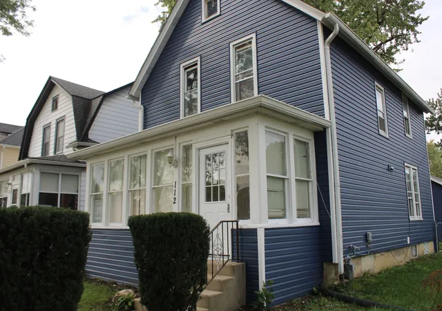 Photo 2 of Single family home for sale at 112 Washington Park, Waukegan, IL 60085 | MLS# 12785962 | Listing updated on 2026-10-21