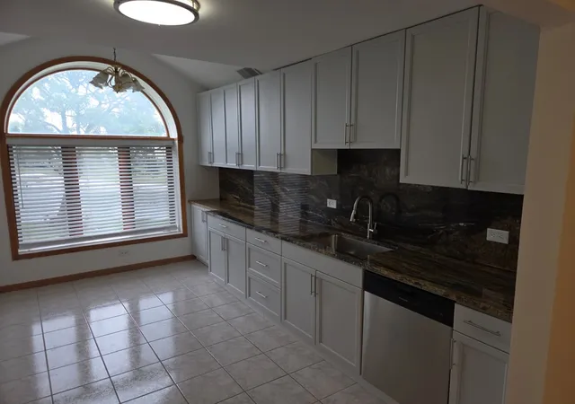 Photo 2 of Condo for sale at 6506 Pine Trl Ln #4, Tinley Park, IL 60477 | MLS# 12785965 | Listing updated on 2026-10-21