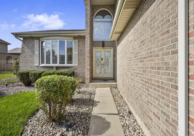 Photo 3 of Single family home for sale at 380 Providence Dr, Matteson, IL 60443 | MLS# 12785980 | Listing updated on 2026-10-21