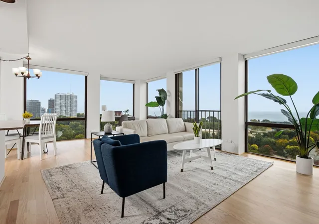 Photo 2 of Condo for sale at 345 W Fullerton Pkwy #1701, Chicago, IL 60614 | MLS# 12785982 | Listing updated on 2026-10-21